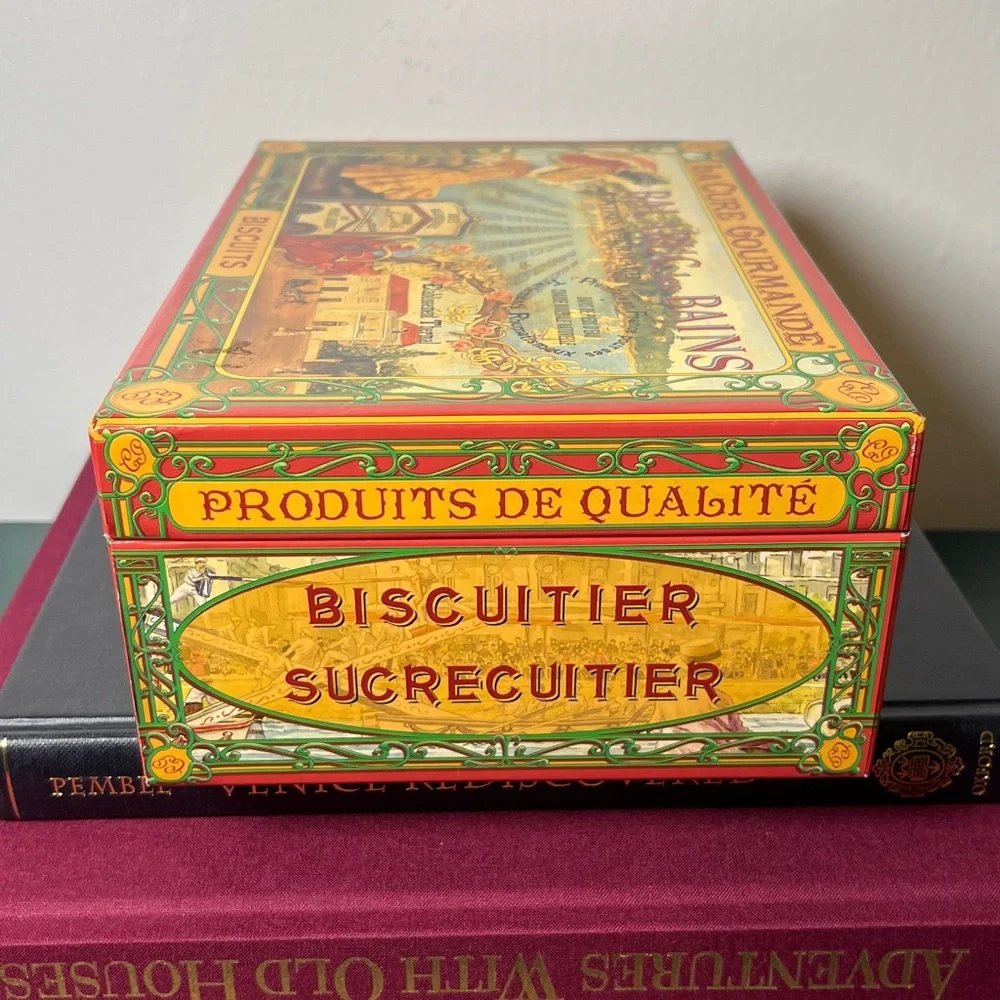 La Cure Gourmande Vintage Gourmet Biscuit Box‎ Chateau Scene France